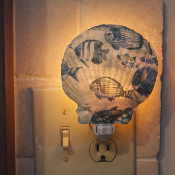 Sea Shell Night Light with Fish Design - Picture 2 of 5